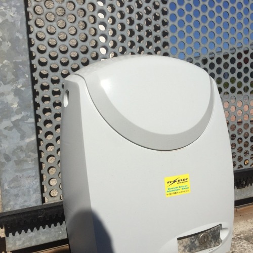 Installation électrique réalisée par EI ELEC à La Teste-de-Buch, entreprise d’électricité spécialisée en tableaux électriques et portails automatiques.